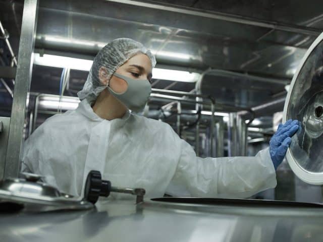 https://ejultrasonics.co.uk/wp-content/uploads/2021/07/young-female-worker-controlling-production-at-clea-6HKDVFW-640x480.jpg